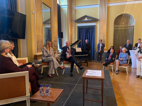 Debat i Christian den VIII Palæ, Amalienborg Slot